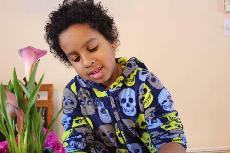 Grateful Sunday: DIY Valentine’s Day Heart Shaped Crayons – Getting Crafty With the Little Man