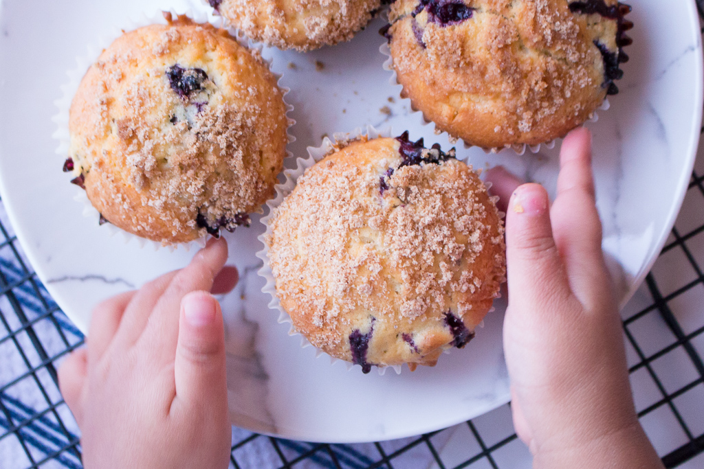 Easy Blueberry Muffins Recipe With Crumb Topping