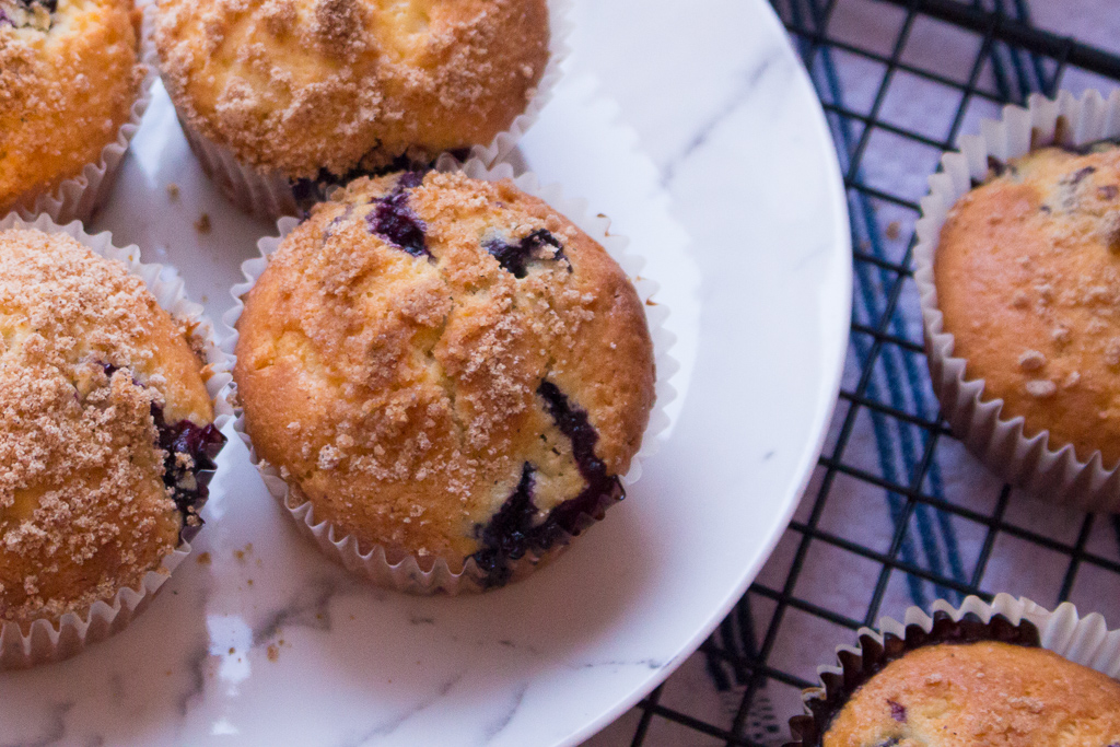 Easy Blueberry Muffins Recipe With Crumb Topping