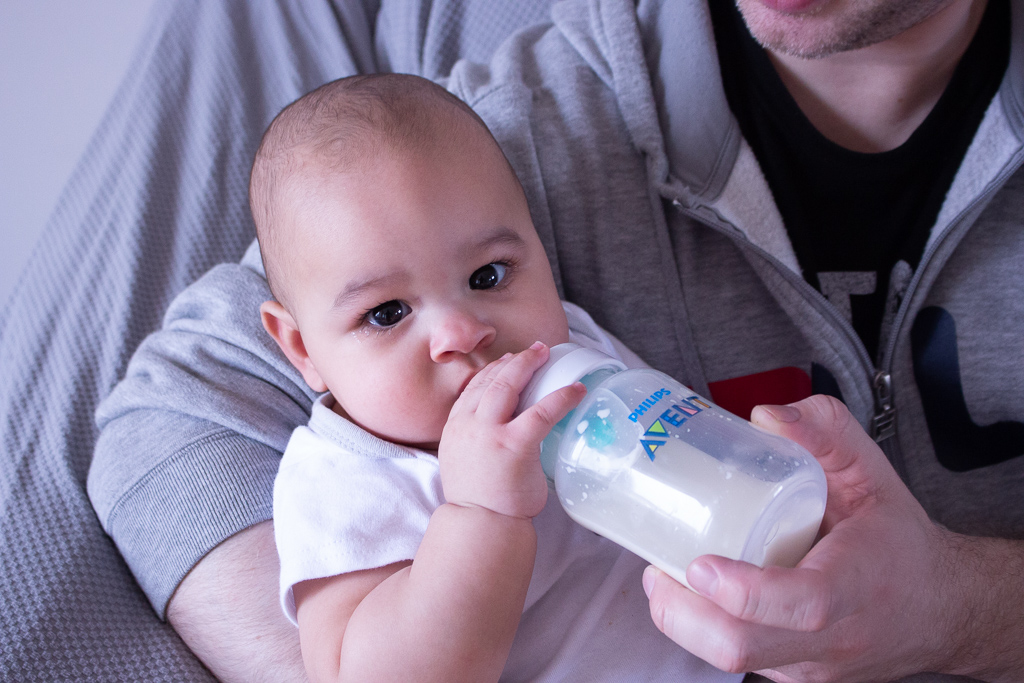 Bottle Feeding Tips For First Time Dads | Philips Avent