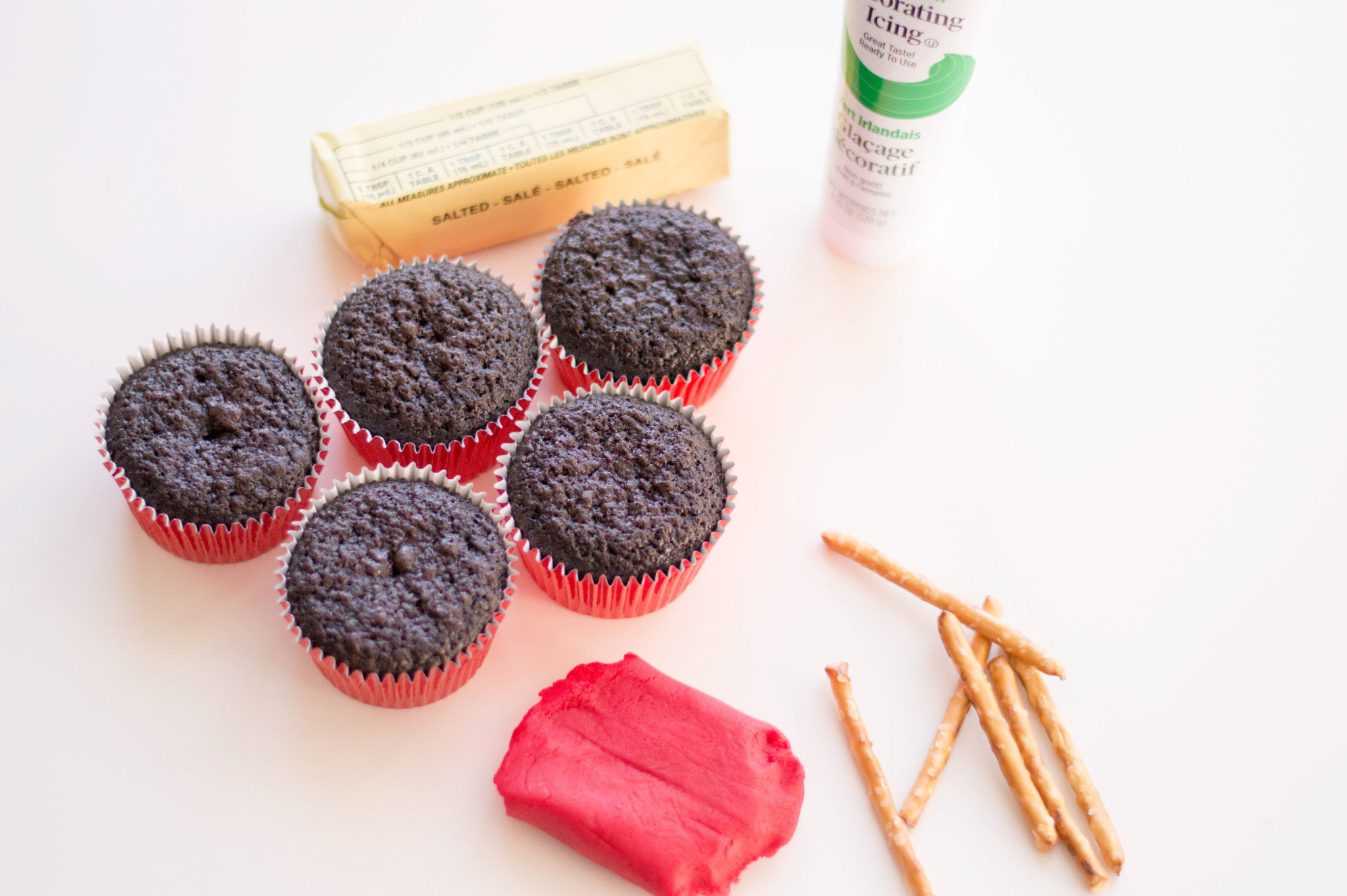 Delicious Back-To-School Chocolate Cupcakes