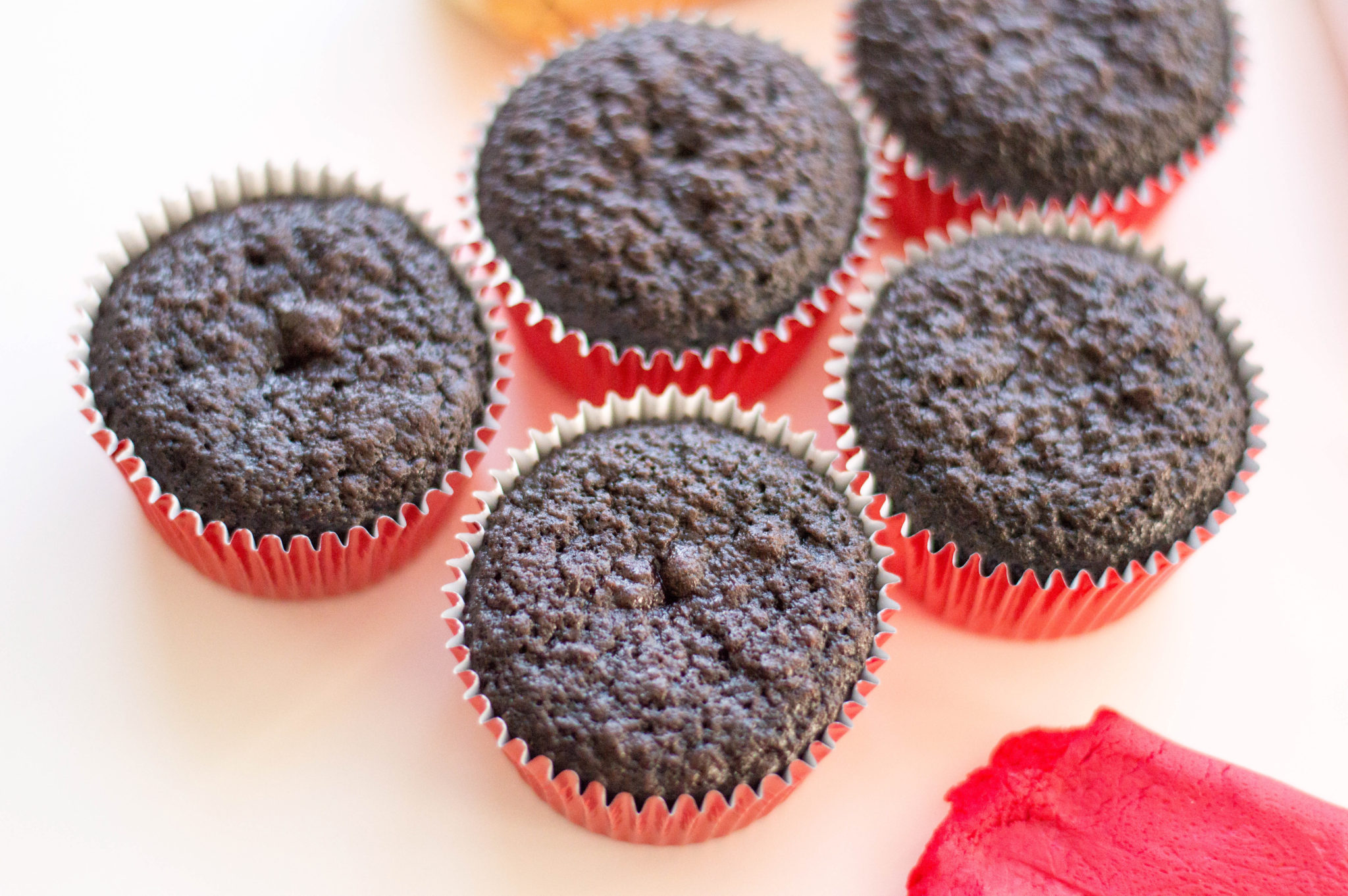 Delicious Back-To-School Chocolate Cupcakes