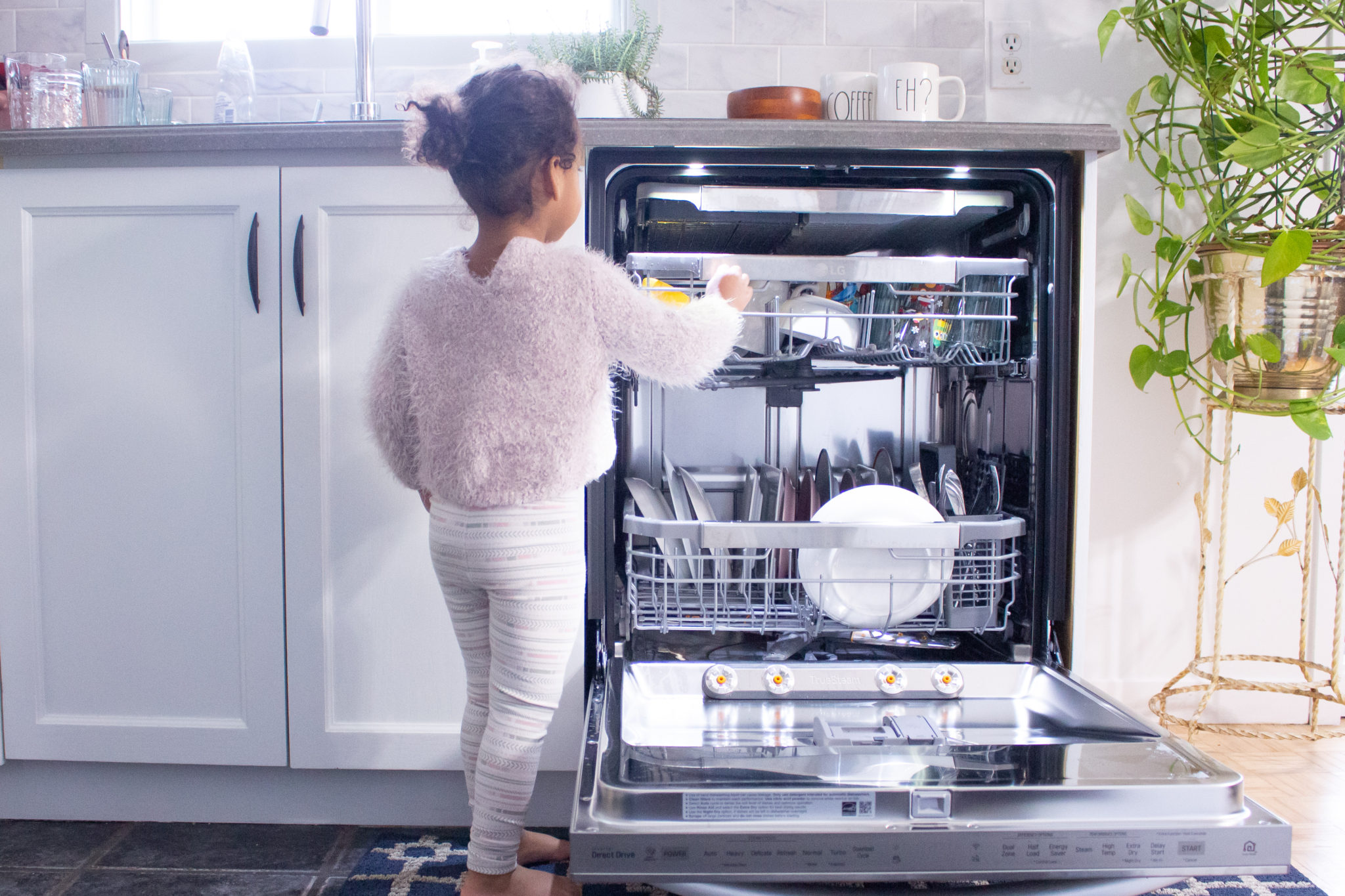 Easy Toddler Chores | LG QuadWash Steam Dishwasher Review