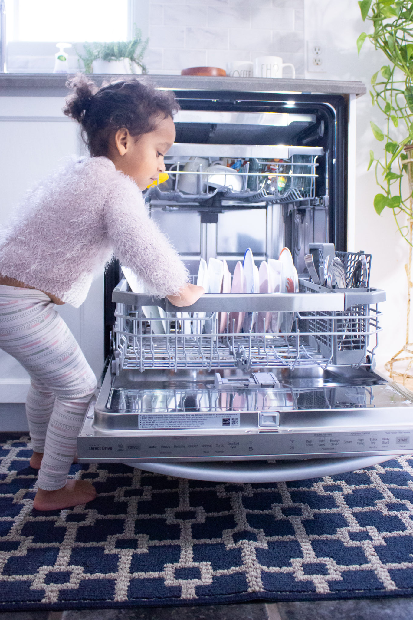 Easy Toddler Chores | LG QuadWash Steam Dishwasher Review