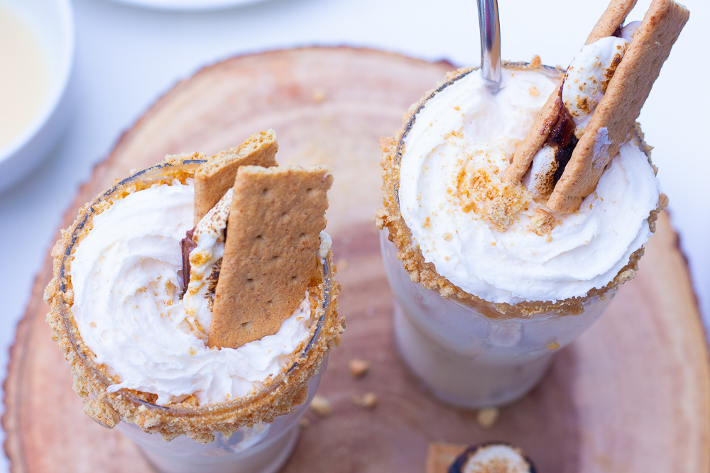 Easy Homemade S'mores milkshake Recipe