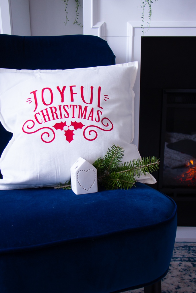 Easy DIY Holiday Pillow - Cricut EasyPress 2