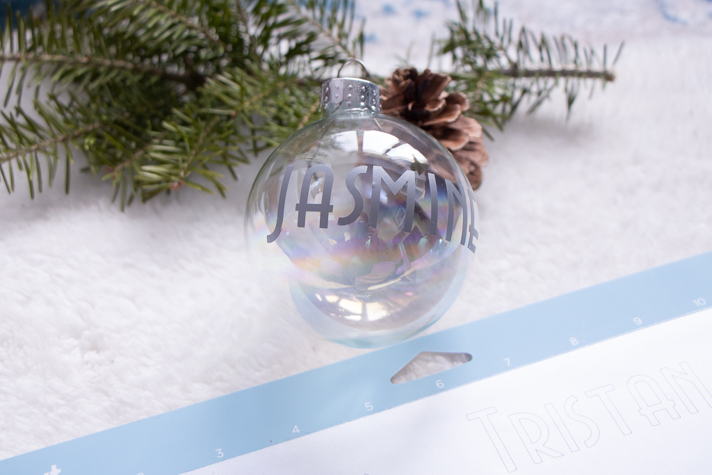 Super Simple DIY Personalized Christmas Ornaments | Cricut Explore Air 2