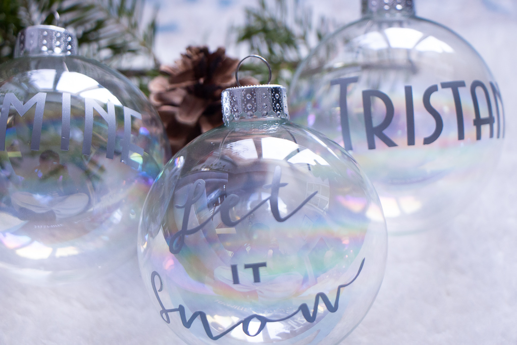 Super Simple DIY Personalized Christmas Ornaments | Cricut Explore Air 2