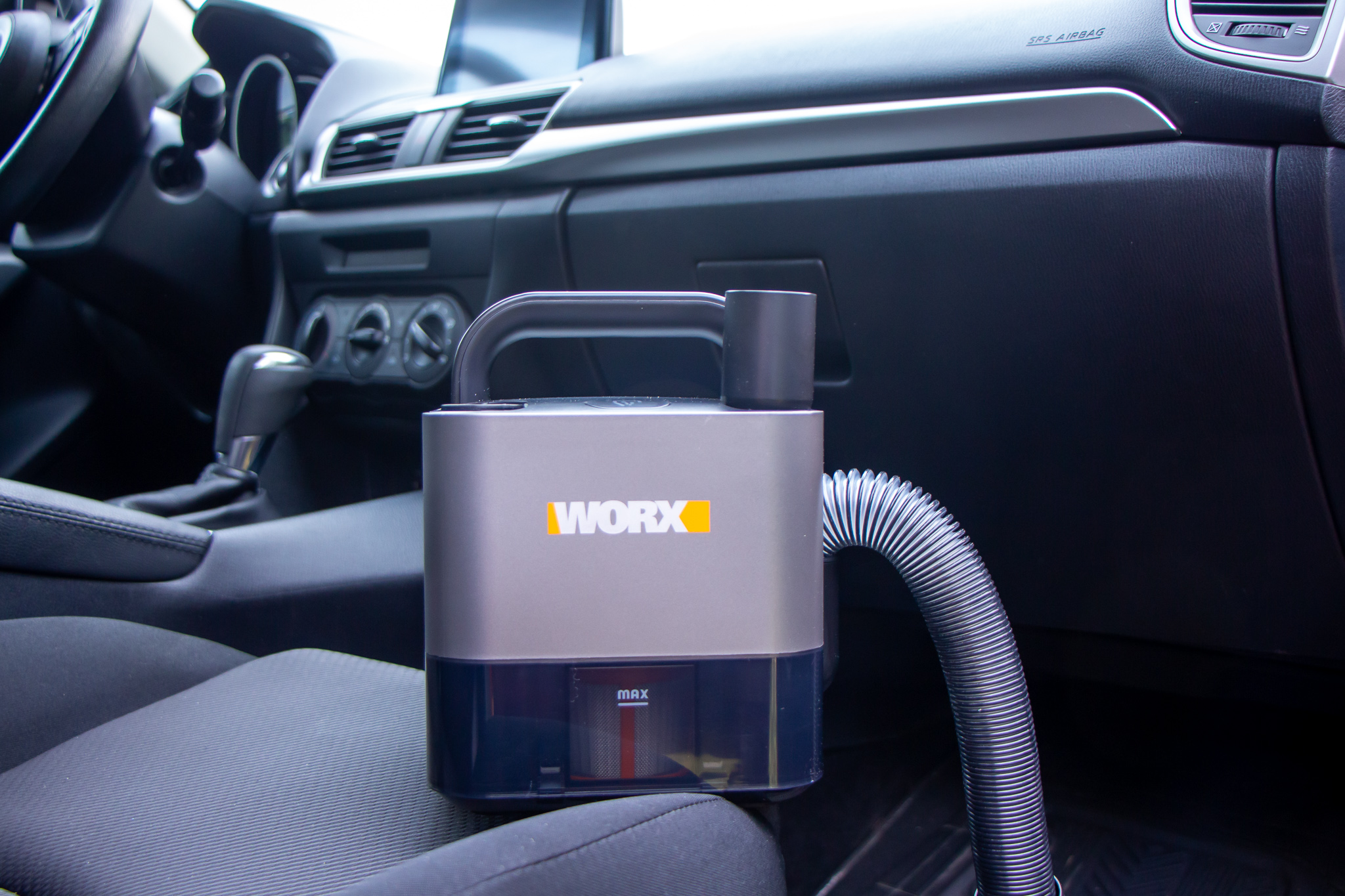 Tidy spaces - WORX portable vacuum