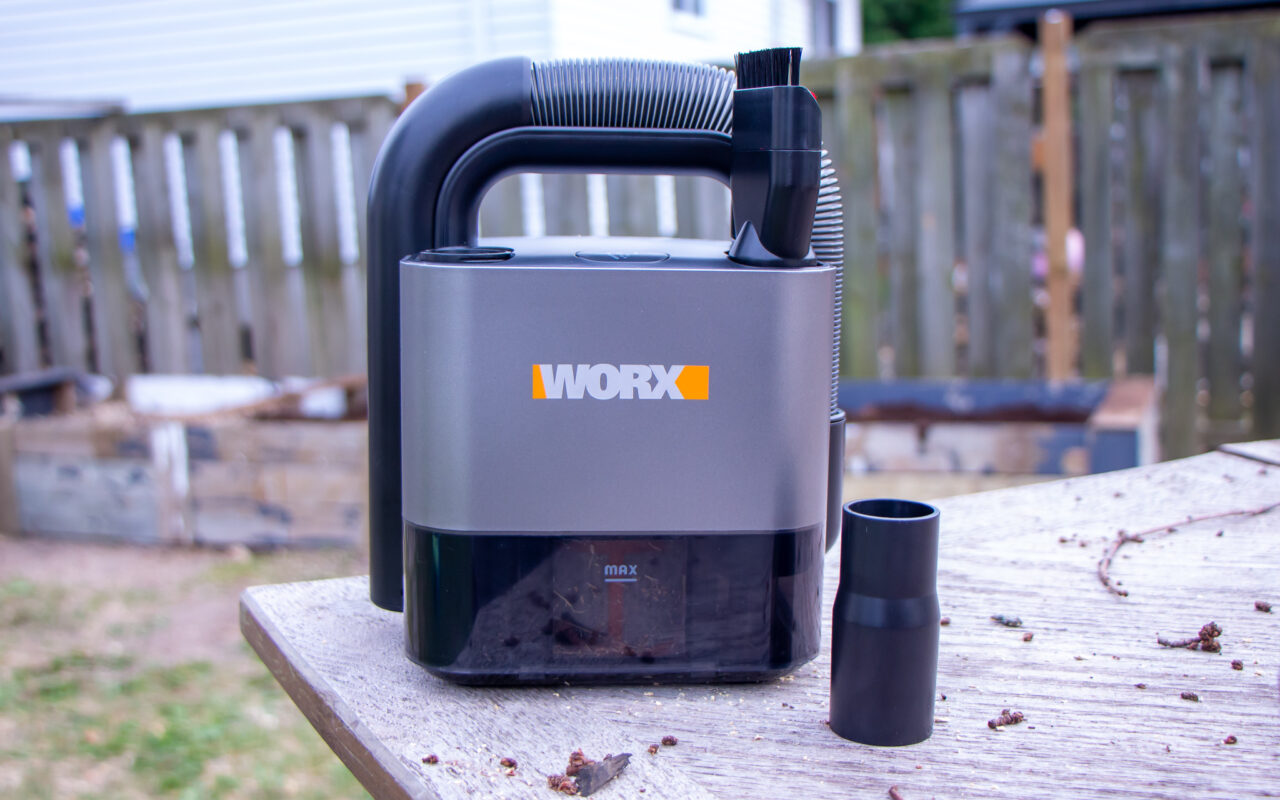 Tidy spaces - WORX portable vacuum