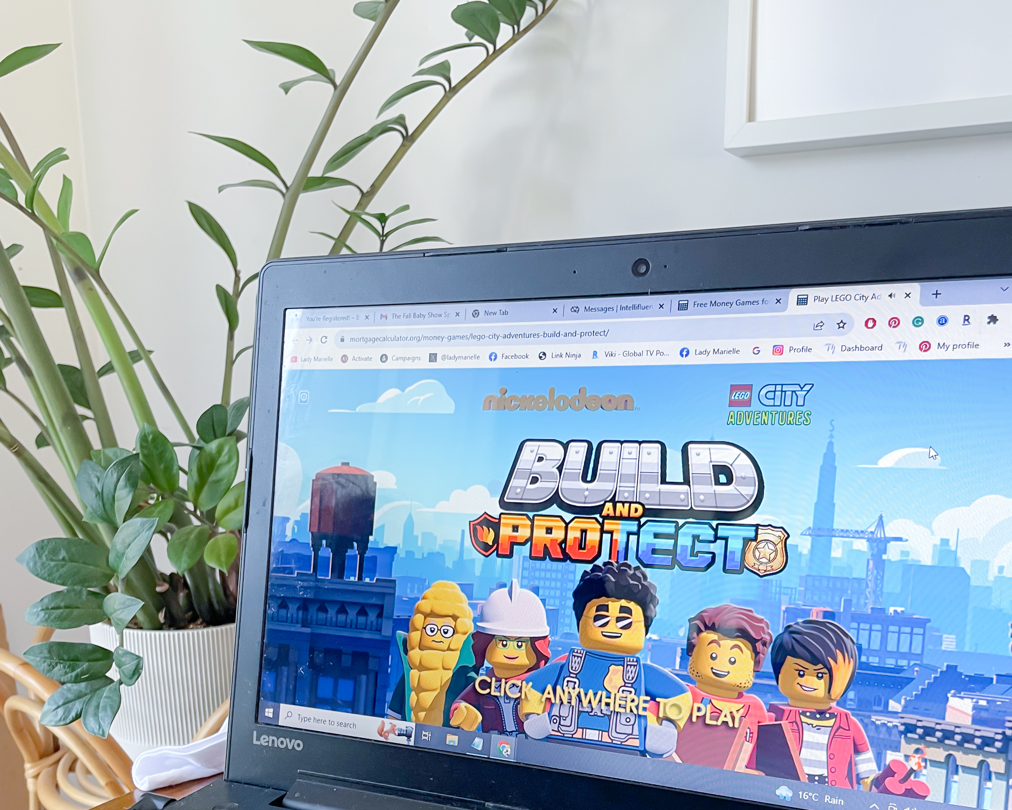 Exploring the Benefits of Online Financial Video Games for Kids