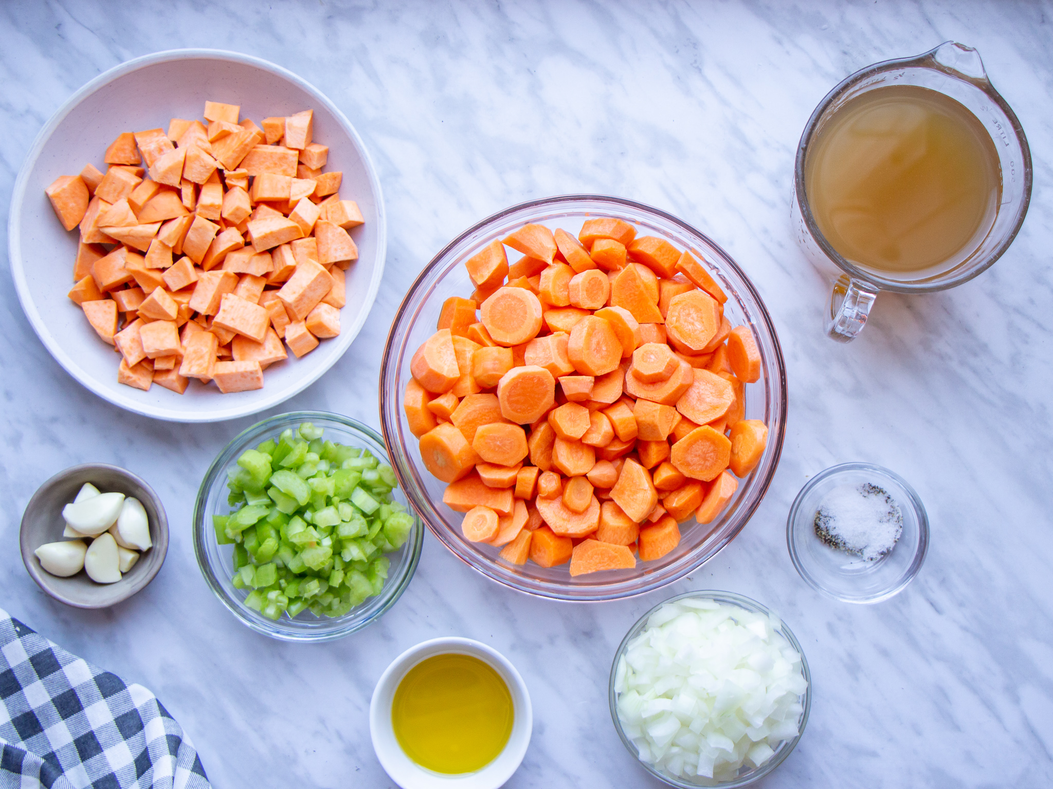 Simple and Delicious Roasted Carrot Soup Recipe