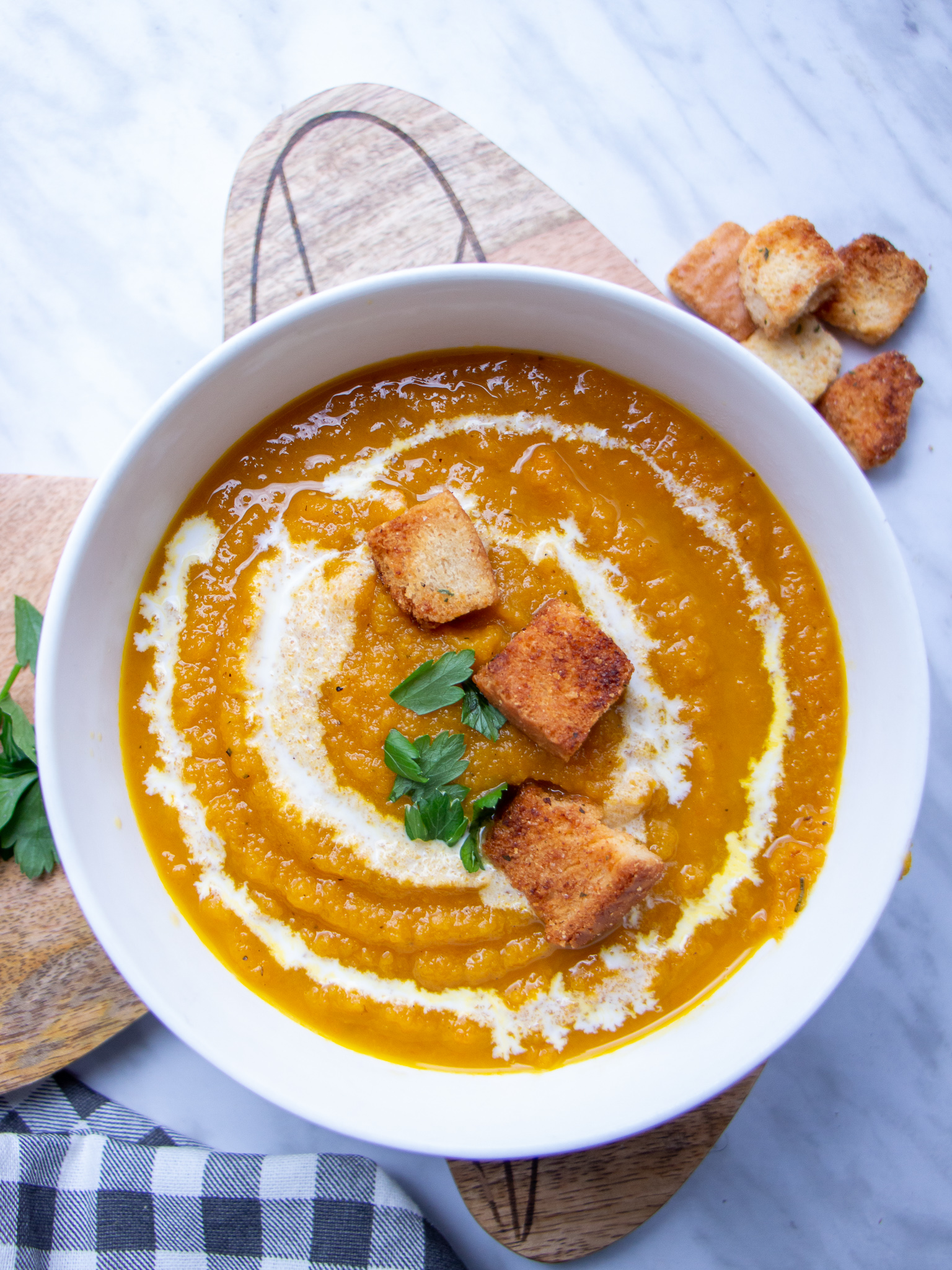 Simple and Delicious Roasted Carrot Soup Recipe